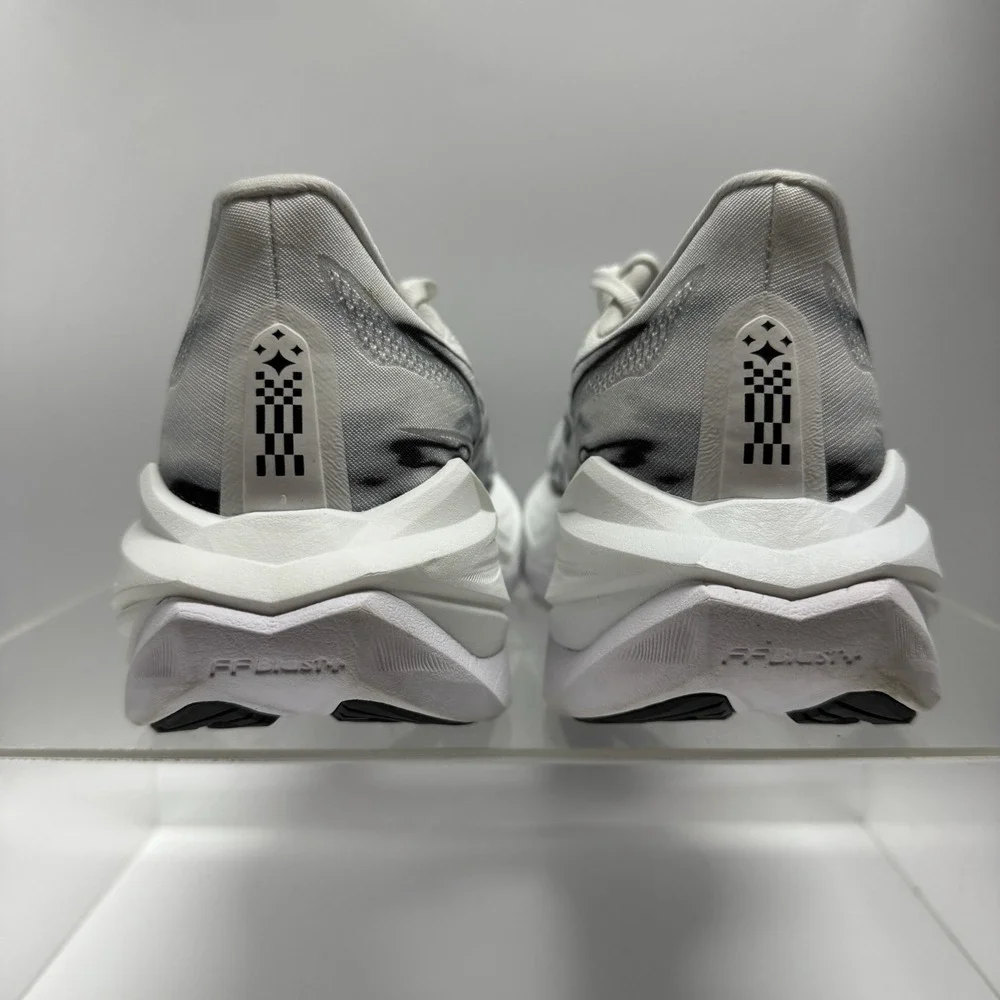 Asics Superblast 3 White Black Running Shoes 1013A177 Men's Size 7 / Women's 8.5